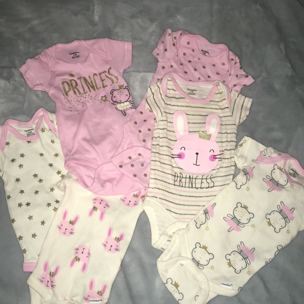 6 matching onesies